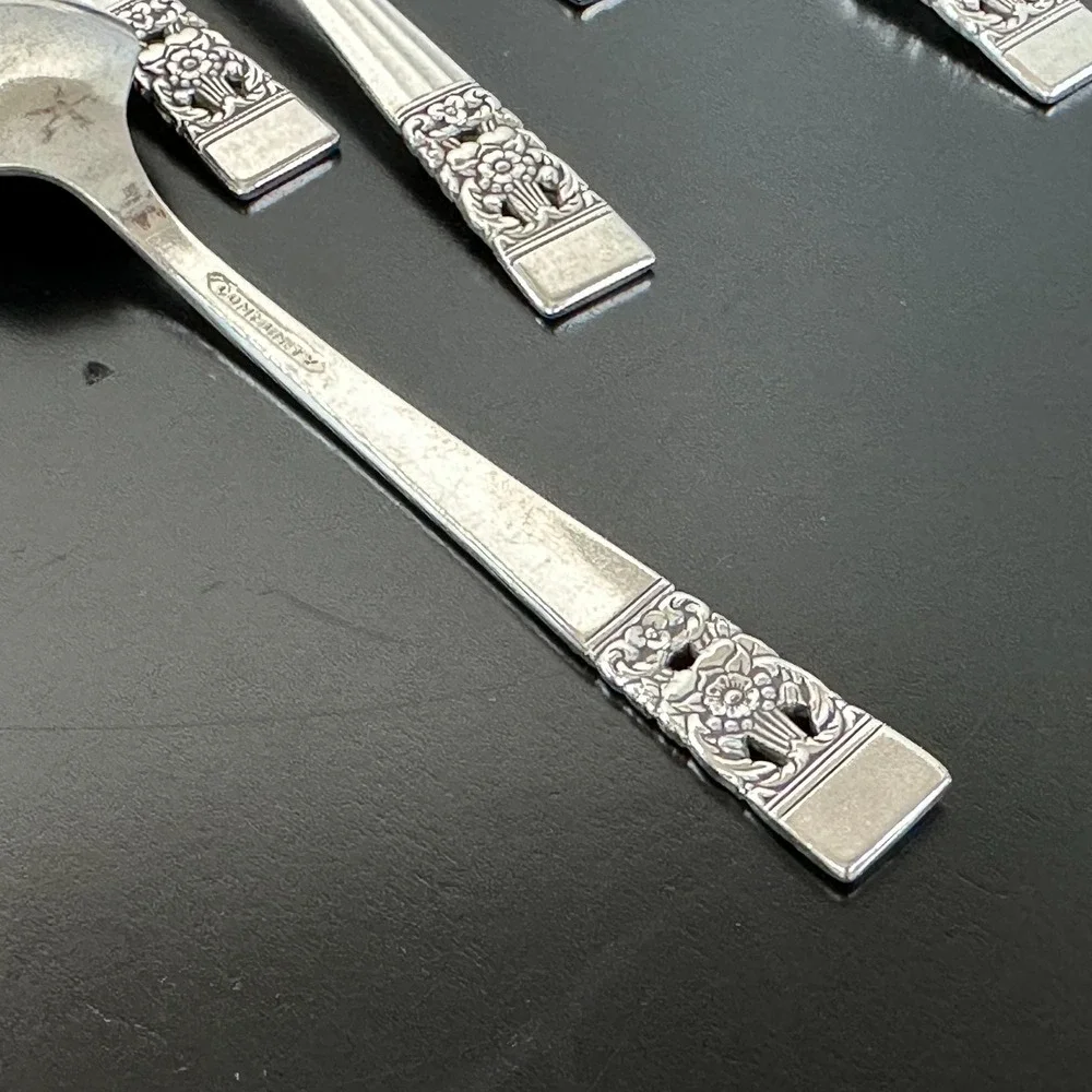 Oneida Community Silverplate Flatware CORONATION Lot of 8 Teaspoons No Monos